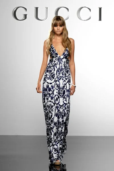 Look 16